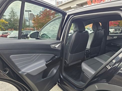 Used 2023 Volkswagen ID.4 Pro S image 18