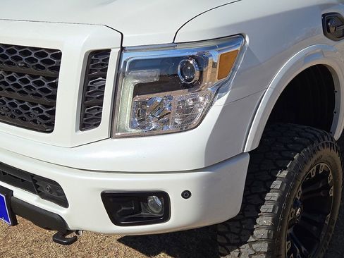 Used 2019 Nissan Titan PRO-4X w/ Pro-4x Convenience Package image 9