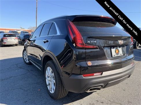 Used 2022 Cadillac XT4 Luxury w/ Cold Weather Package image 4