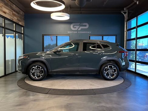 Used 2025 Chevrolet Trax LT w/ LT Convenience Package FWD image 6
