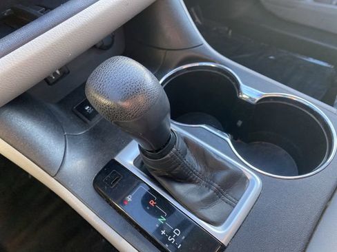 Used 2015 Toyota Highlander LE image 20