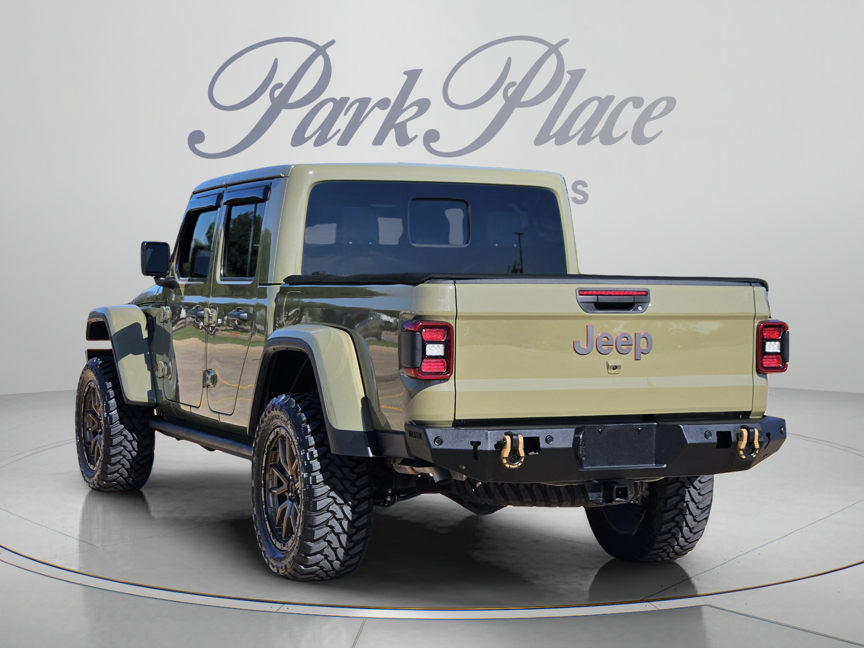 Used 2025 Jeep Gladiator Rubicon AWD/4WD image 3