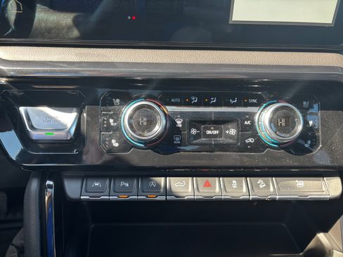 Used 2023 GMC Sierra 1500 AT4 image 19