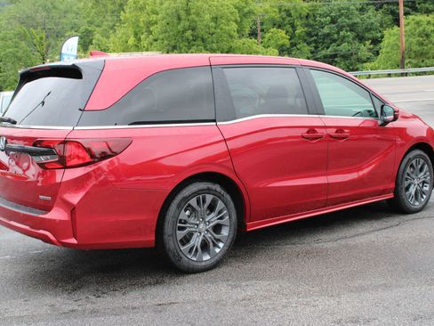 New 2026 Honda Odyssey Touring image 8
