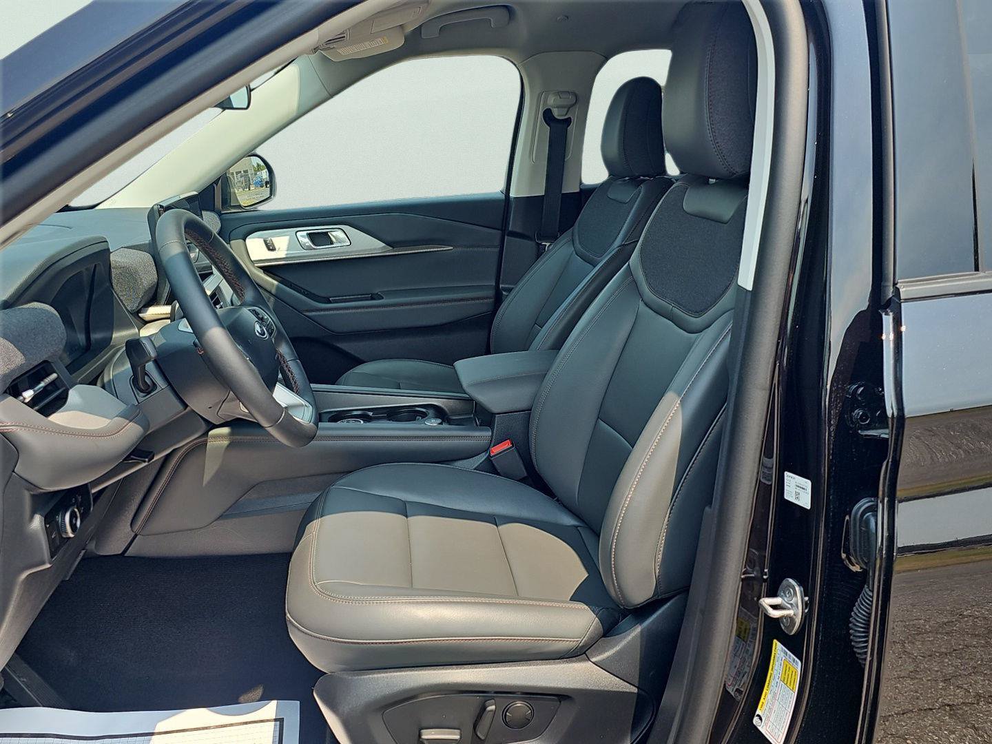 Used 2026 Ford Explorer Active RWD image 13