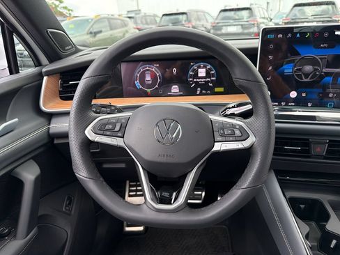 New 2026 Volkswagen Tiguan SEL R-Line AWD/4WD image 16