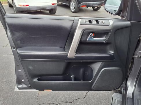 Used 2019 Toyota 4Runner SR5 Premium image 9