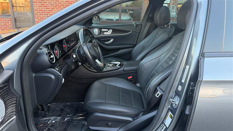 Used 2018 Mercedes-Benz E 300 image 28