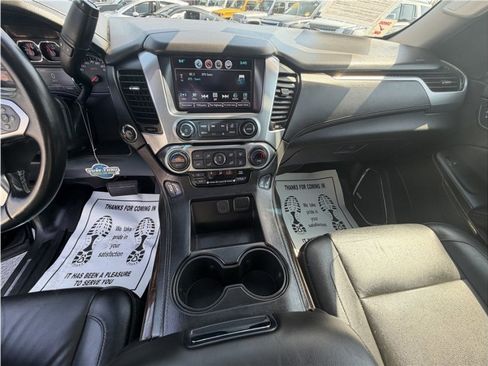Used 2018 Chevrolet Suburban LT w/ Luxury Package RWD image 39