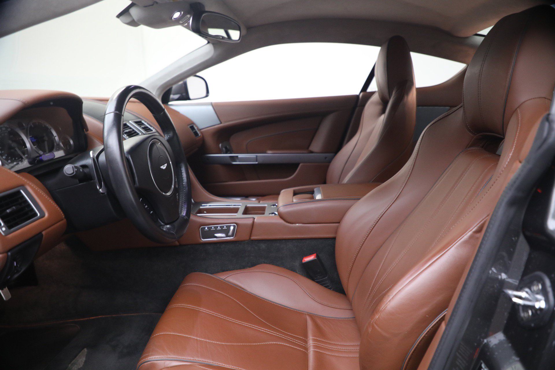 Used 2014 Aston Martin DB9 Coupe RWD image 15