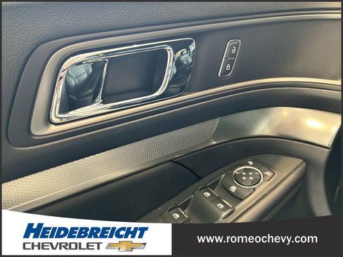 Used 2019 Ford Explorer XLT w/ Equipment Group 202A AWD/4WD image 11