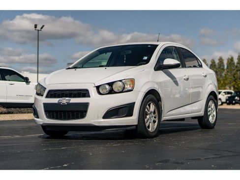 Used 2014 Chevrolet Sonic LT image 2