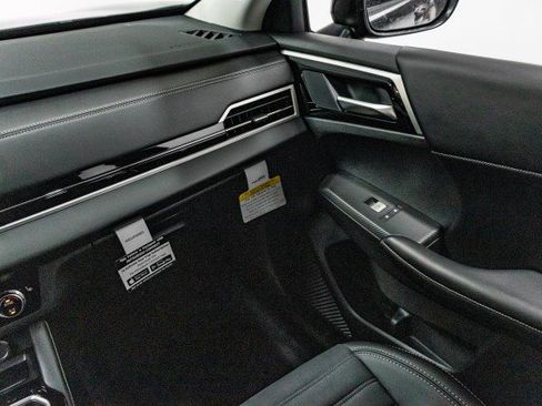 New 2025 Mitsubishi Outlander SE image 21