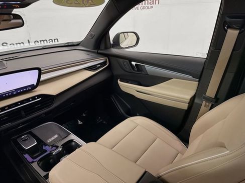 Used 2025 Buick Enclave Preferred image 24