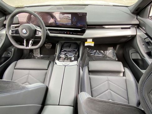 Used 2025 BMW 530i w/ M Sport Package RWD image 15