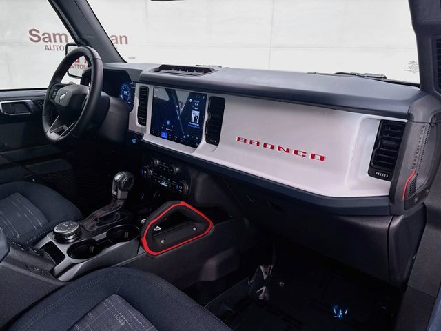 Used 2025 Ford Bronco Heritage Edition AWD/4WD image 29