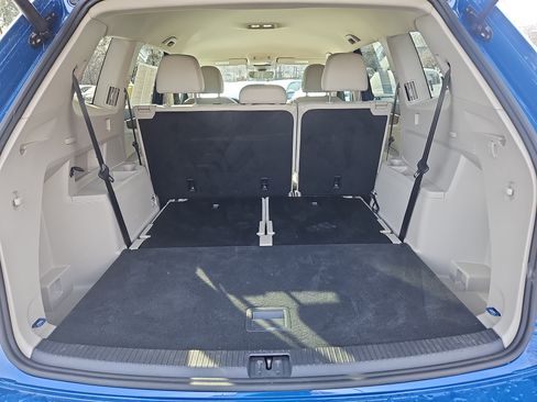 Used 2025 Volkswagen Atlas SE image 32