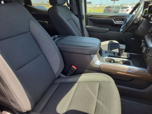 Used 2024 Chevrolet Silverado 1500 LT Trail Boss w/ Convenience Package II image 10