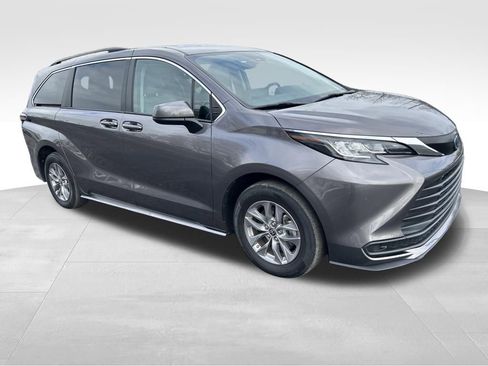 Certified 2022 Toyota Sienna LE image 7