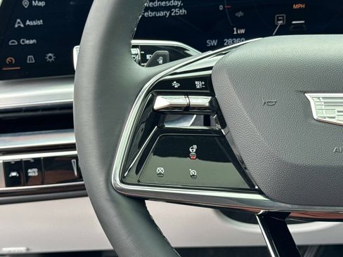 Certified 2024 Cadillac Lyriq Luxury image 7