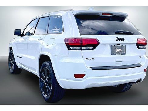 Used 2018 Jeep Grand Cherokee Altitude image 4