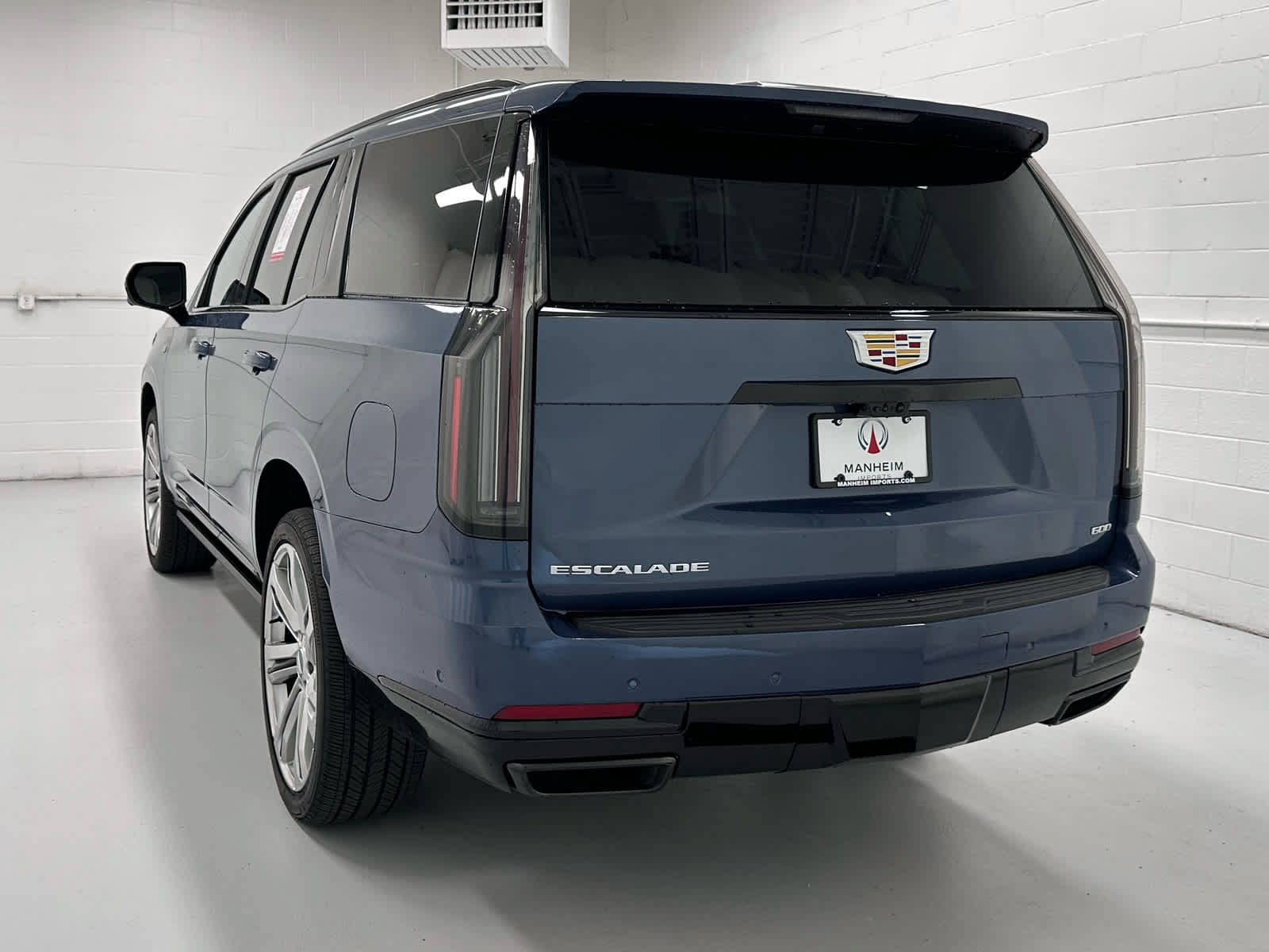 Used 2026 Cadillac Escalade Platinum Sport AWD/4WD image 8