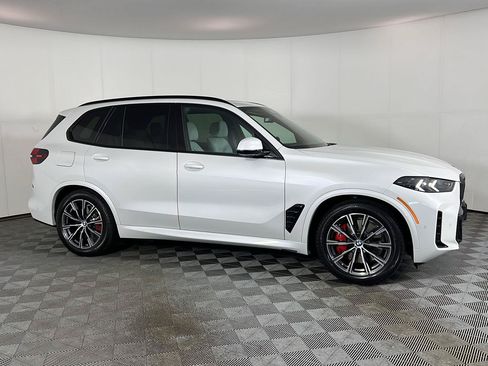 Used 2026 BMW X5 xDrive50e w/ M Sport Package AWD/4WD image 3