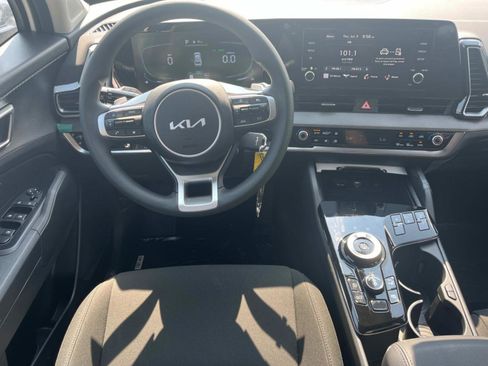 New 2025 Kia Sportage LX AWD/4WD image 13
