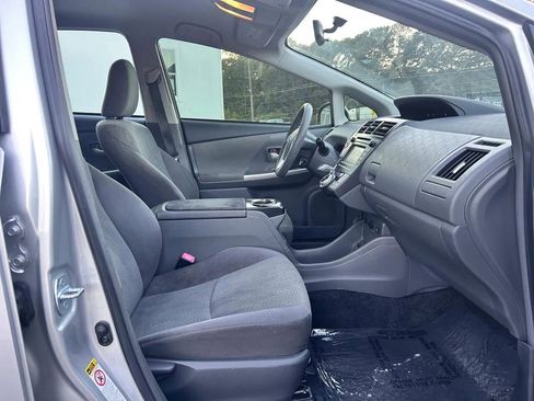 Used 2014 Toyota Prius V Five image 10