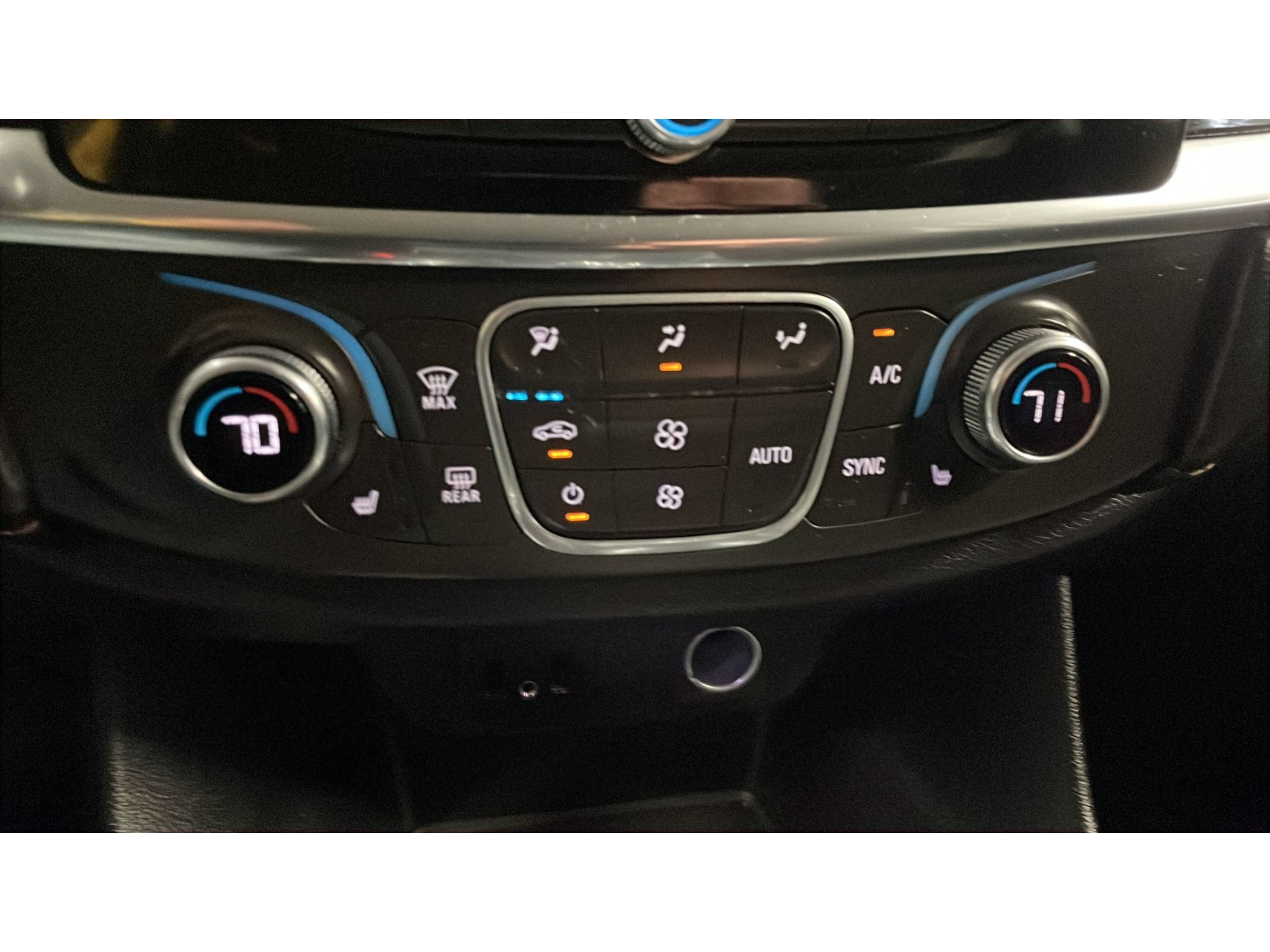 Used 2019 Chevrolet Traverse LT AWD/4WD image 14