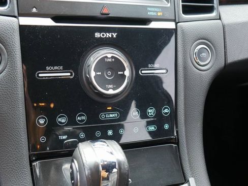 Used 2013 Ford Taurus Limited image 22