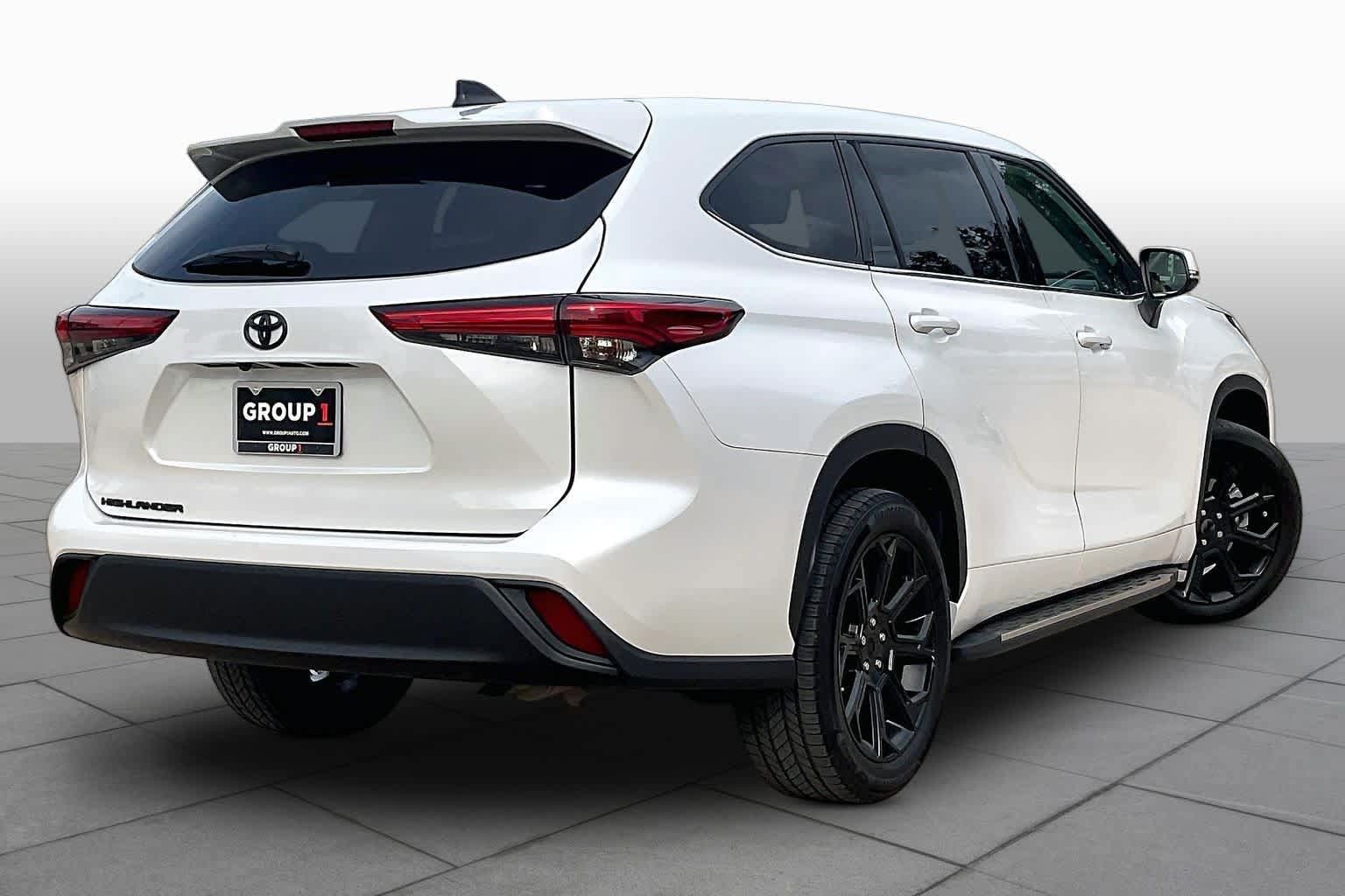 Used 2022 Toyota Highlander L FWD image 13