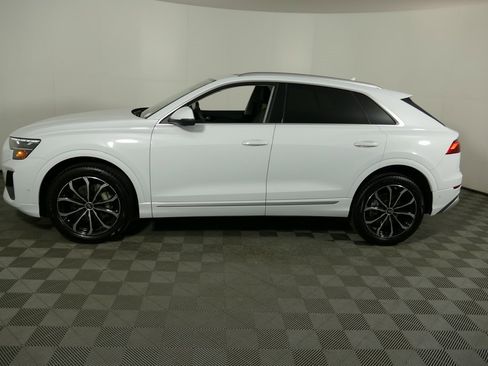 Used 2024 Audi Q8 Premium image 6