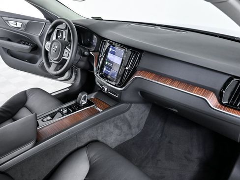 Certified 2025 Volvo V60 B5 Cross Country Plus image 25