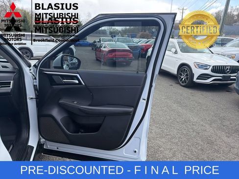 Used 2023 Mitsubishi Outlander 4WD Plug-In Hybrid image 36
