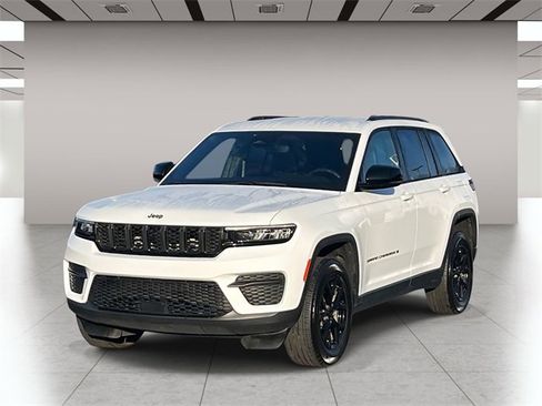 Used 2024 Jeep Grand Cherokee Altitude image 8