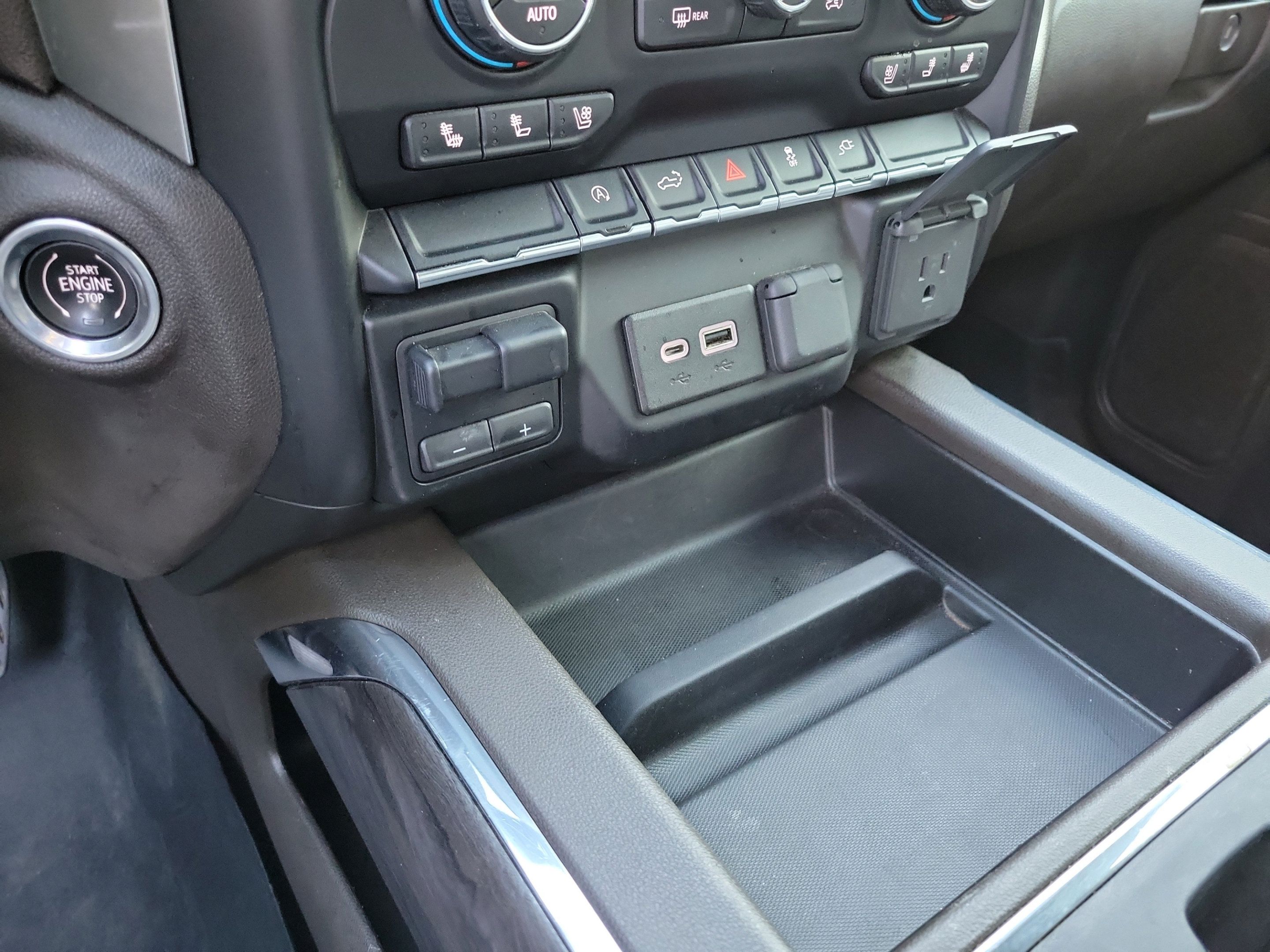 Used 2019 Chevrolet Silverado 1500 LTZ w/ LTZ Convenience Package AWD/4WD image 18