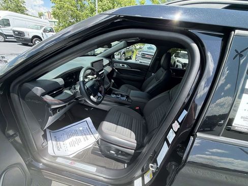 Used 2025 Ford Explorer ST-Line w/ ST-Line Street Pack AWD/4WD image 10