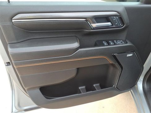 Used 2025 GMC Sierra 2500 AT4 w/ Technology Package image 12