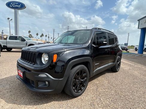 Used 2018 Jeep Renegade Altitude FWD image 3