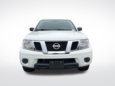 Used 2021 Nissan Frontier SV image 2