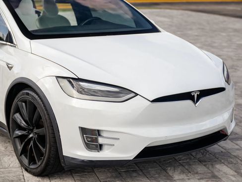 Used 2018 Tesla Model X 75D AWD/4WD image 4
