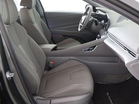 Used 2025 Hyundai Elantra SEL FWD image 18