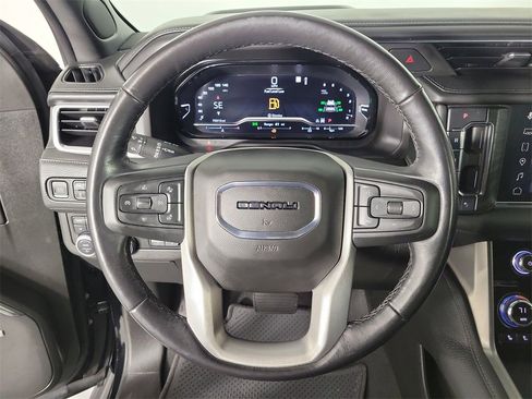 Used 2022 GMC Yukon XL Denali w/ Denali Premium Package image 22