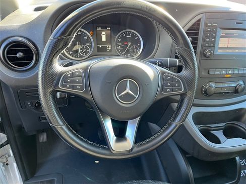 Used 2020 Mercedes-Benz Metris image 12