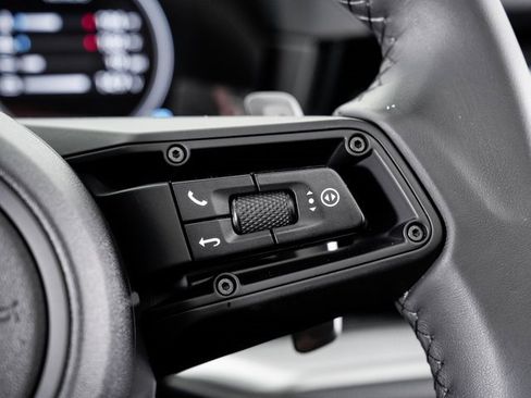 Used 2025 Porsche Cayenne image 15