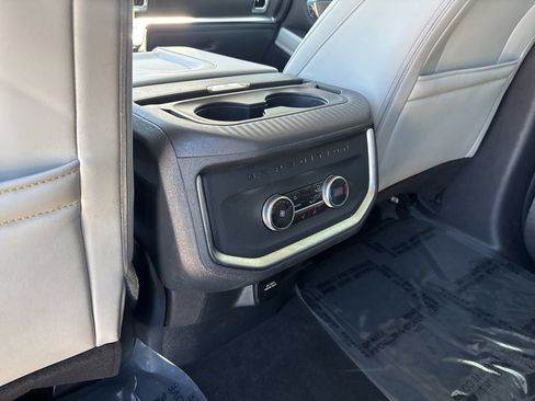 Used 2025 Ford Expedition Max Platinum w/ Driver's Package AWD/4WD image 31