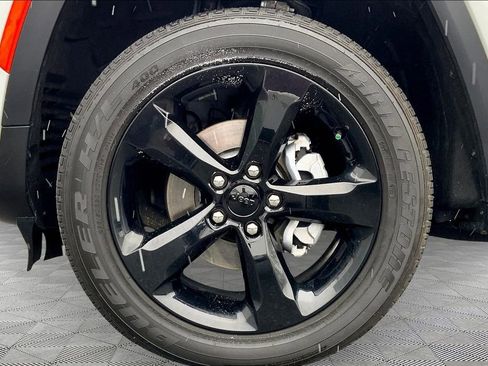 Used 2023 Jeep Grand Cherokee Altitude image 23