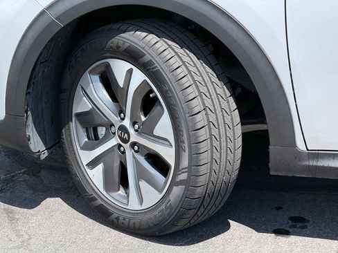 Used 2020 Kia Niro EX FWD image 18