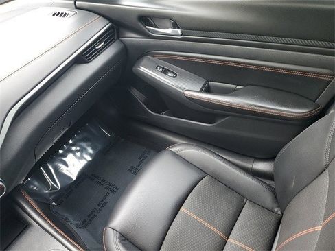 Used 2021 Nissan Altima 2.5 SR w/ SR Premium Package image 12